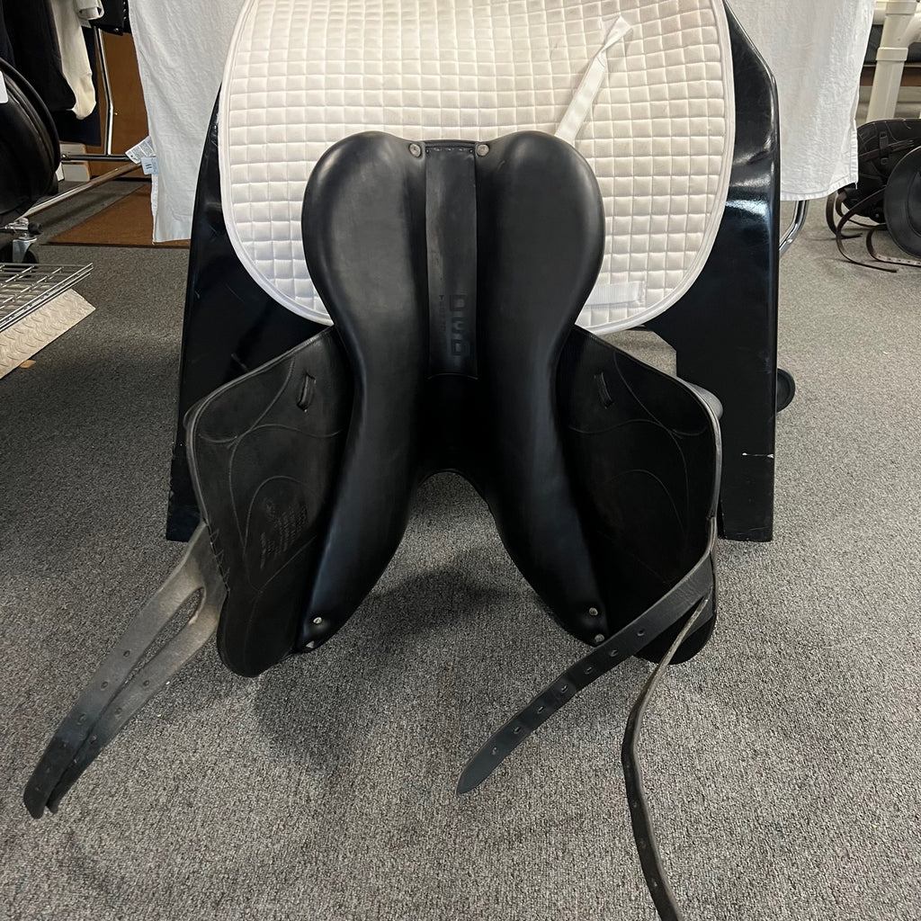 Used Devoucoux Chiberta 18" Monoflap Jump Saddle