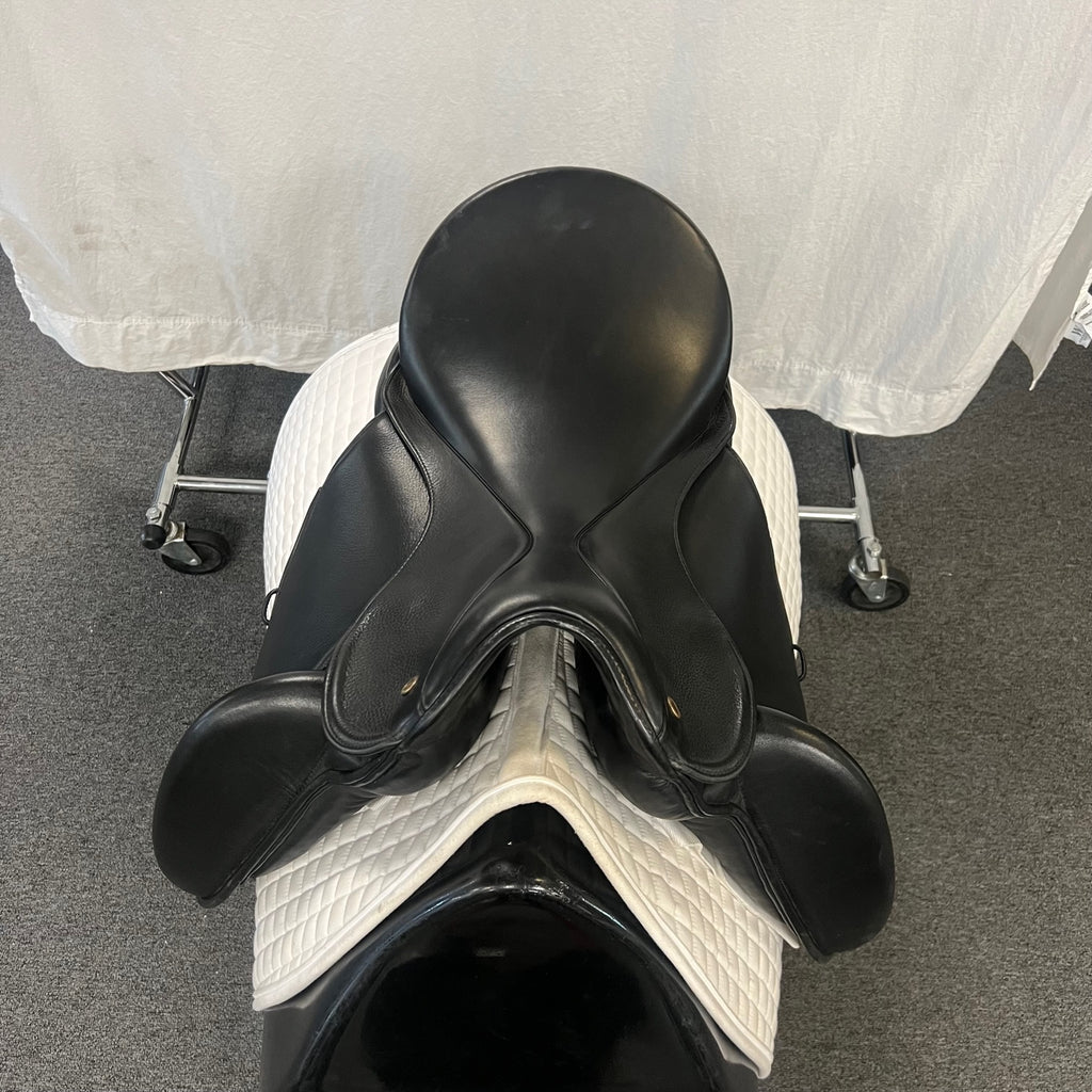 Used Fichtbauer 18" Monoflap Dressage Saddle
