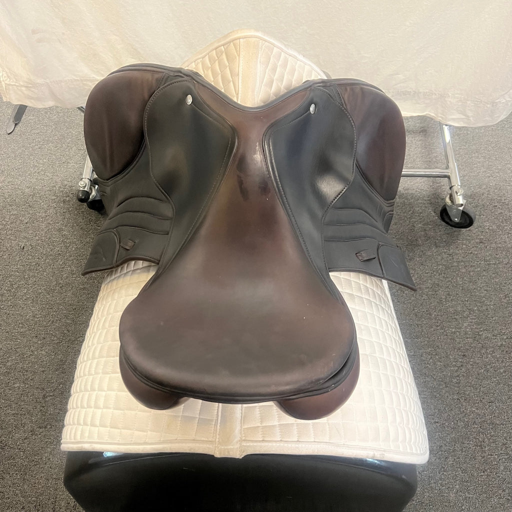 HOLD: Used Schleese Jete 17" Jump Saddle