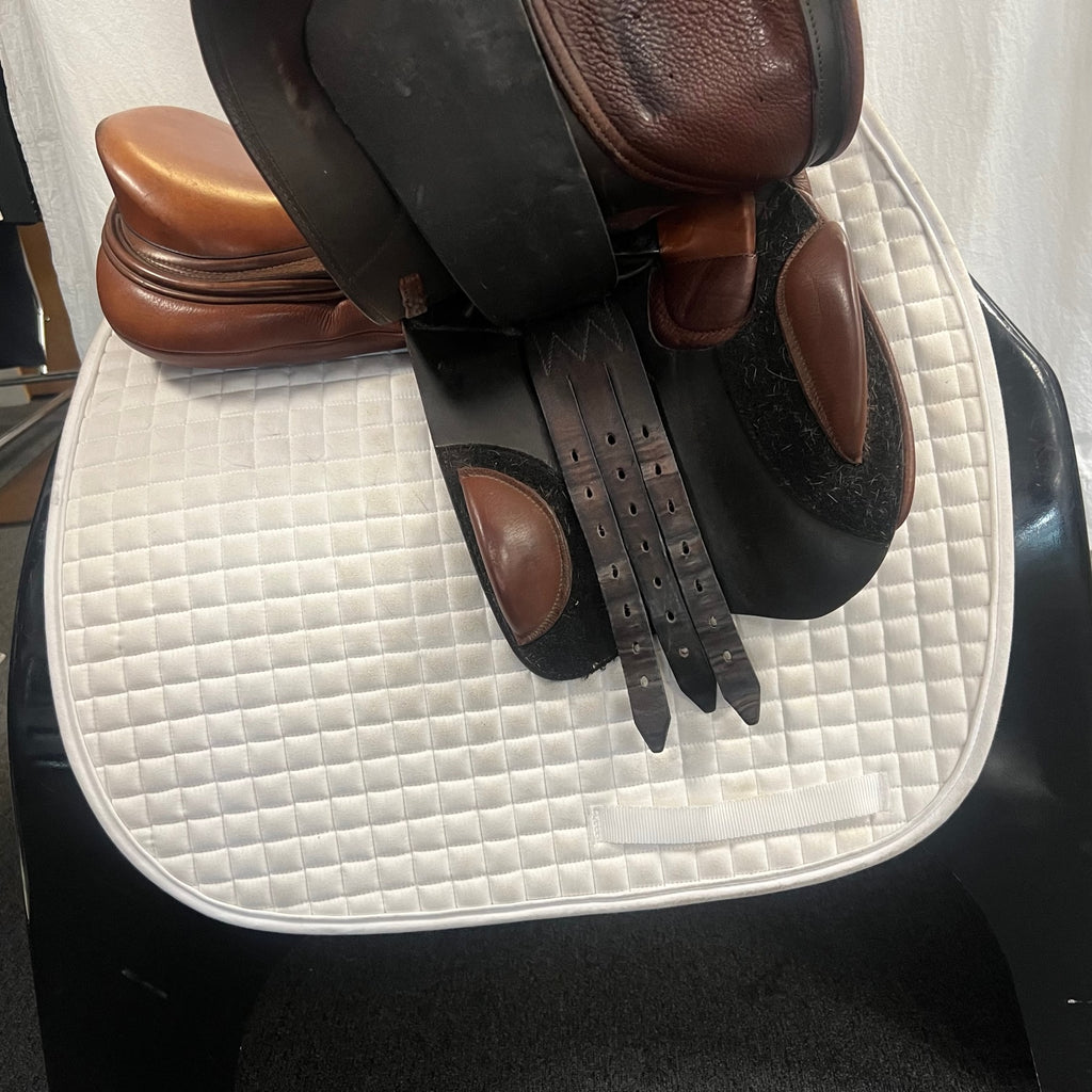 Used Schleese Jete 17.5" Jump Saddle
