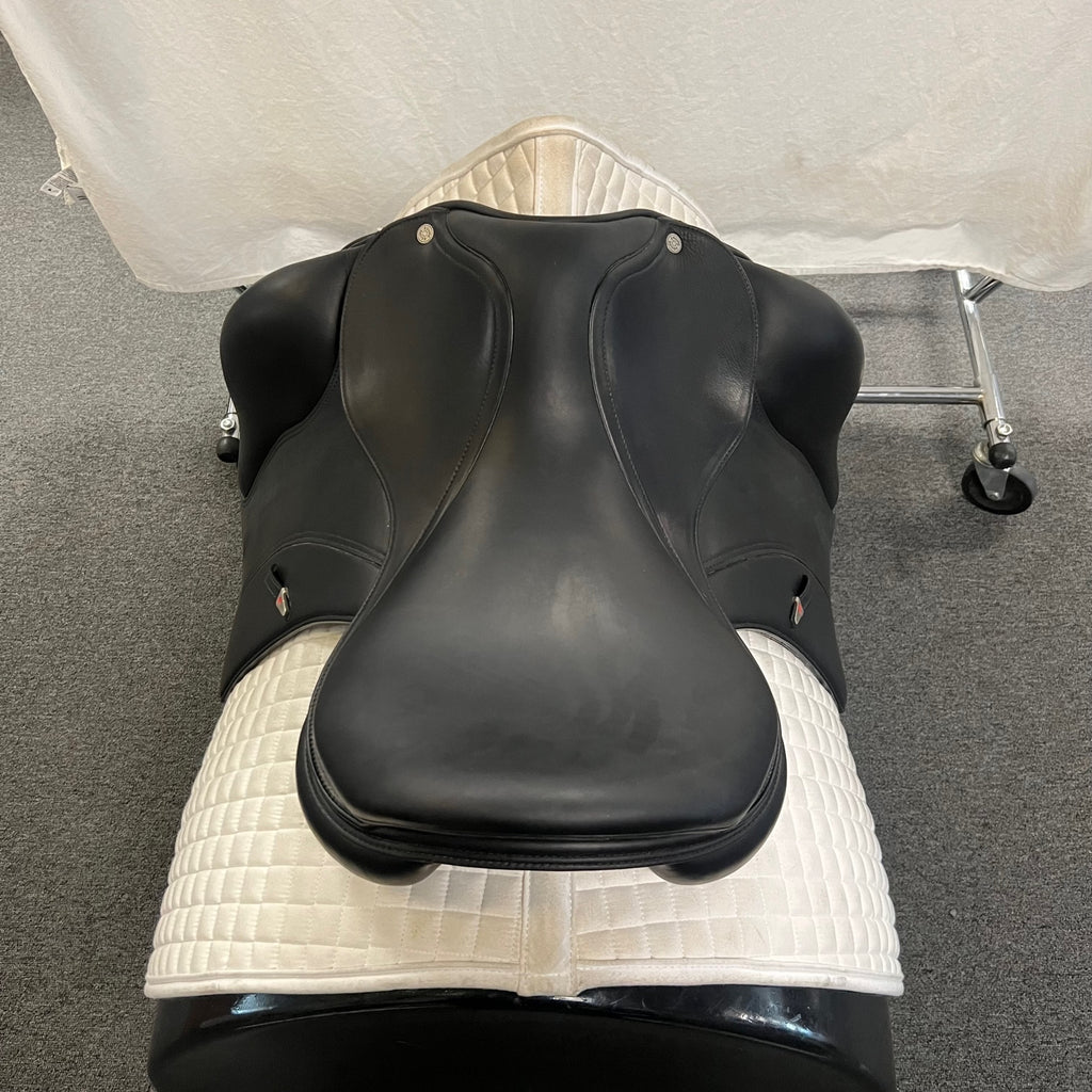 Used Equipe Elegance 17.5" Monoflap Dressage Saddle