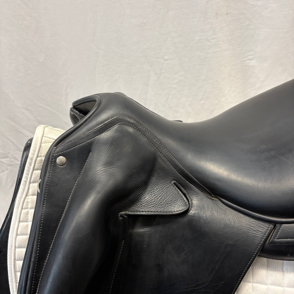 Used Childeric DPL Monoflap 18" Dressage Saddle