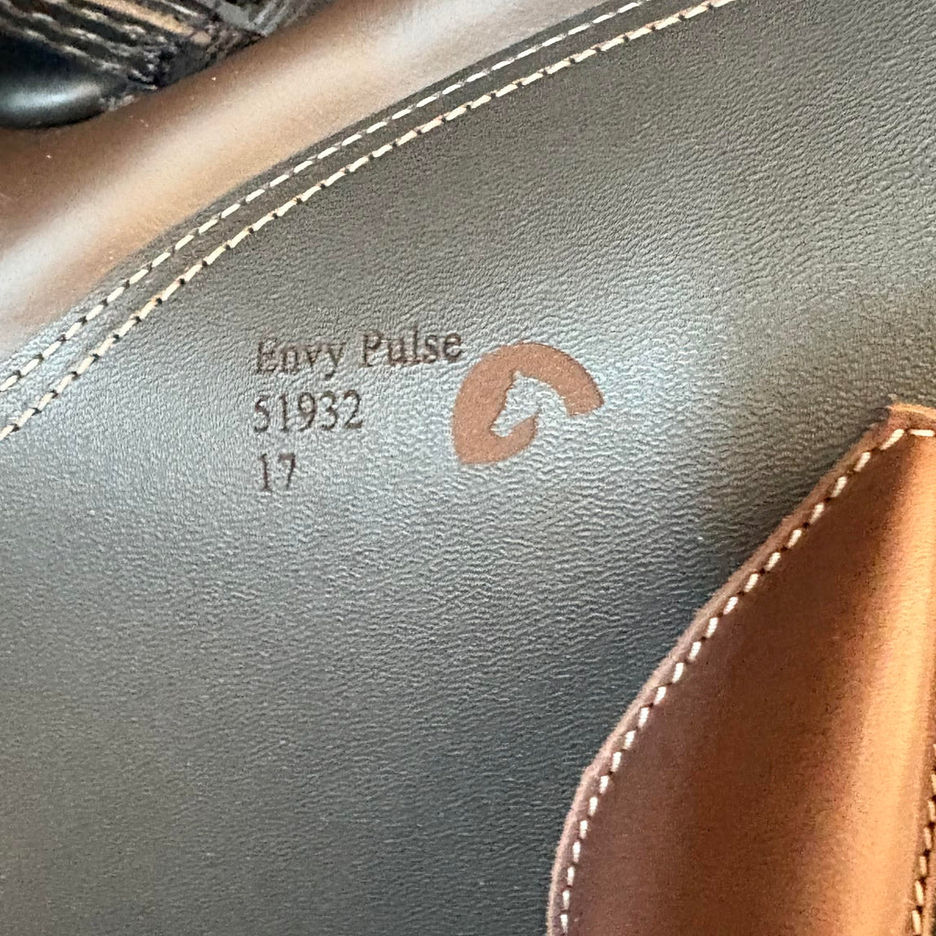 Demo Envy Pulse 17" Jump Saddle