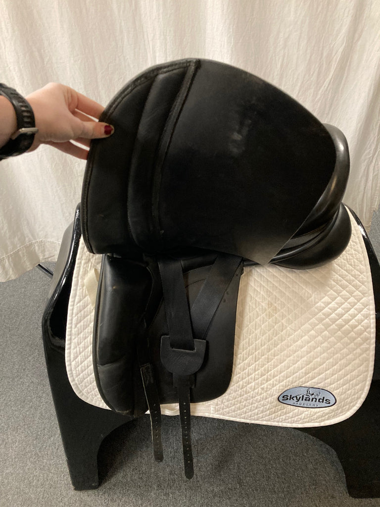 Used Hulsebos AM4 17" Dressage Saddle