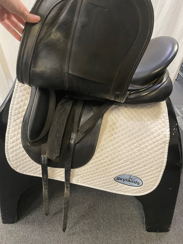 Used Schleese Infinity 18" Dressage Saddle