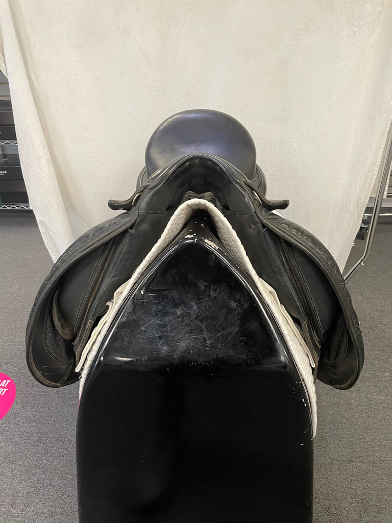 Used Schleese Infinity 18" Dressage Saddle