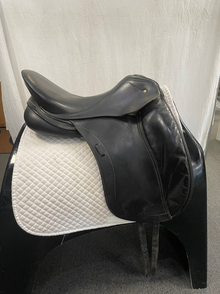 Used Schleese Infinity 18" Dressage Saddle