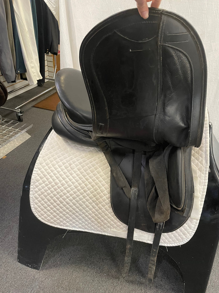 Used Schleese Infinity 18" Dressage Saddle