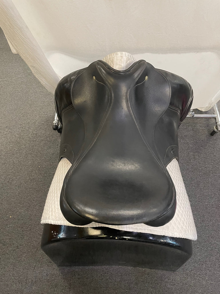 Used Schleese Infinity 18" Dressage Saddle