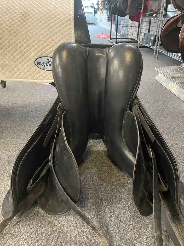 Used Schleese Infinity 18" Dressage Saddle