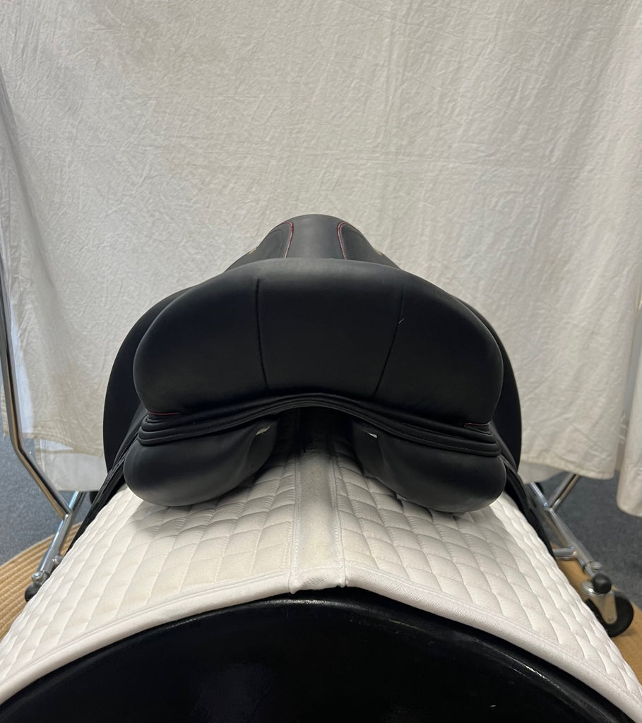 Used Devoucoux Loreak Monoflap 18" Dressage Saddle
