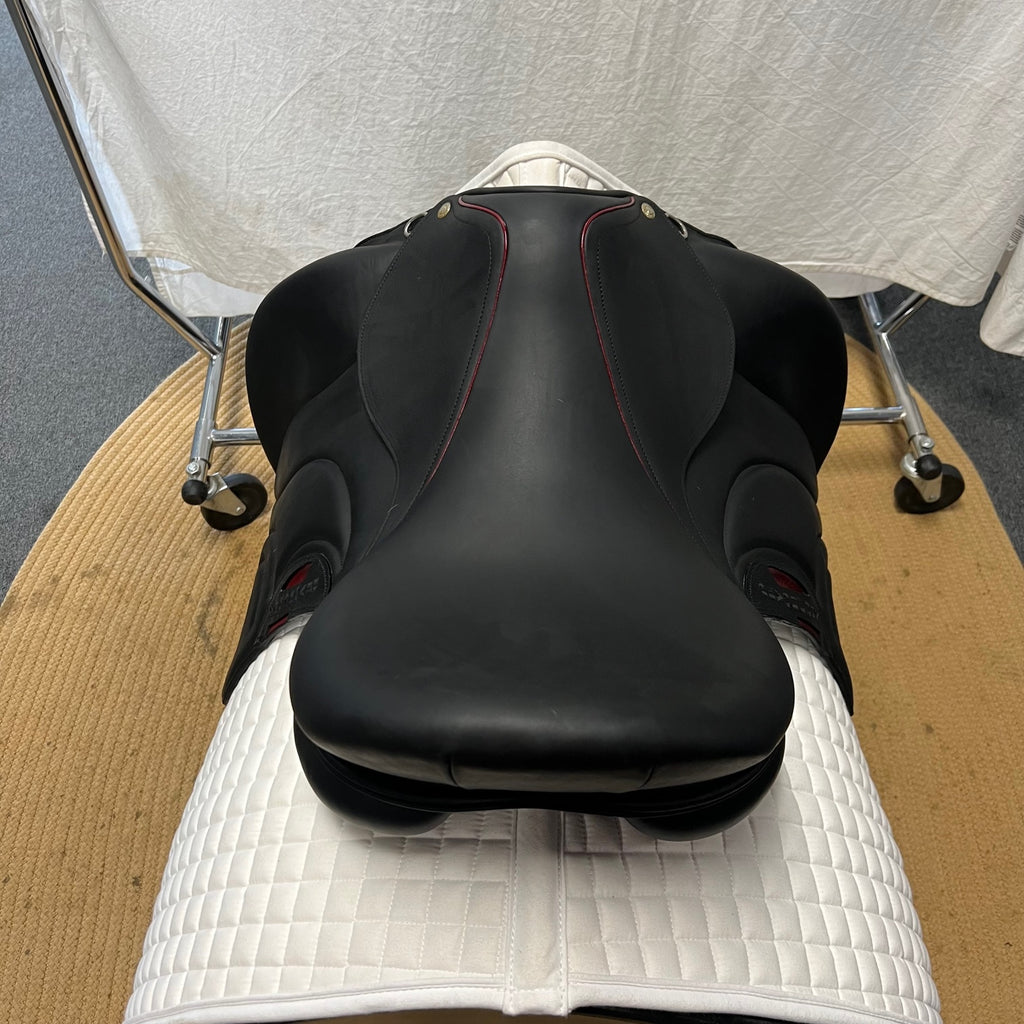 Used Devoucoux Loreak Monoflap 18" Dressage Saddle