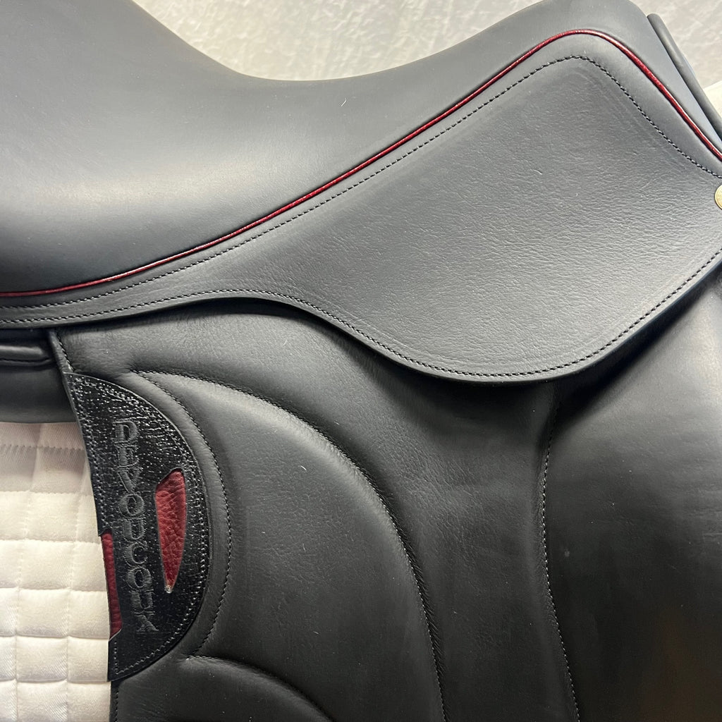 Used Devoucoux Loreak Monoflap 18" Dressage Saddle