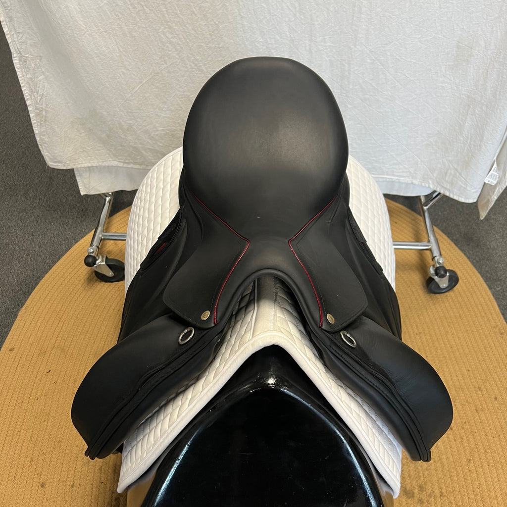 Used Devoucoux Loreak Monoflap 18" Dressage Saddle