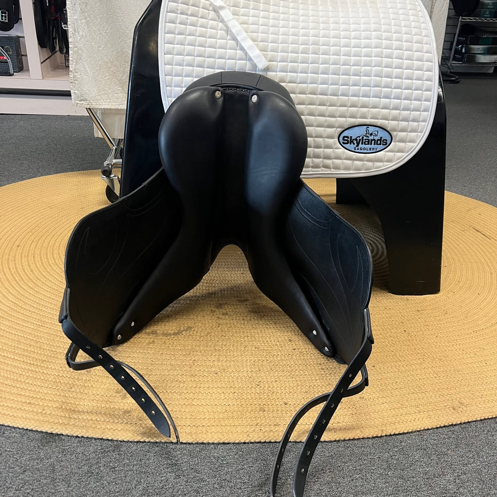 Used Devoucoux Loreak Monoflap 18" Dressage Saddle