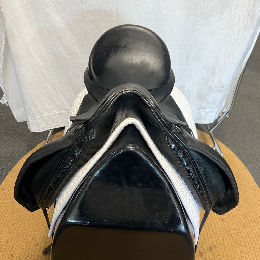 Used Trilogy Verago Elite 18" Dressage Saddle