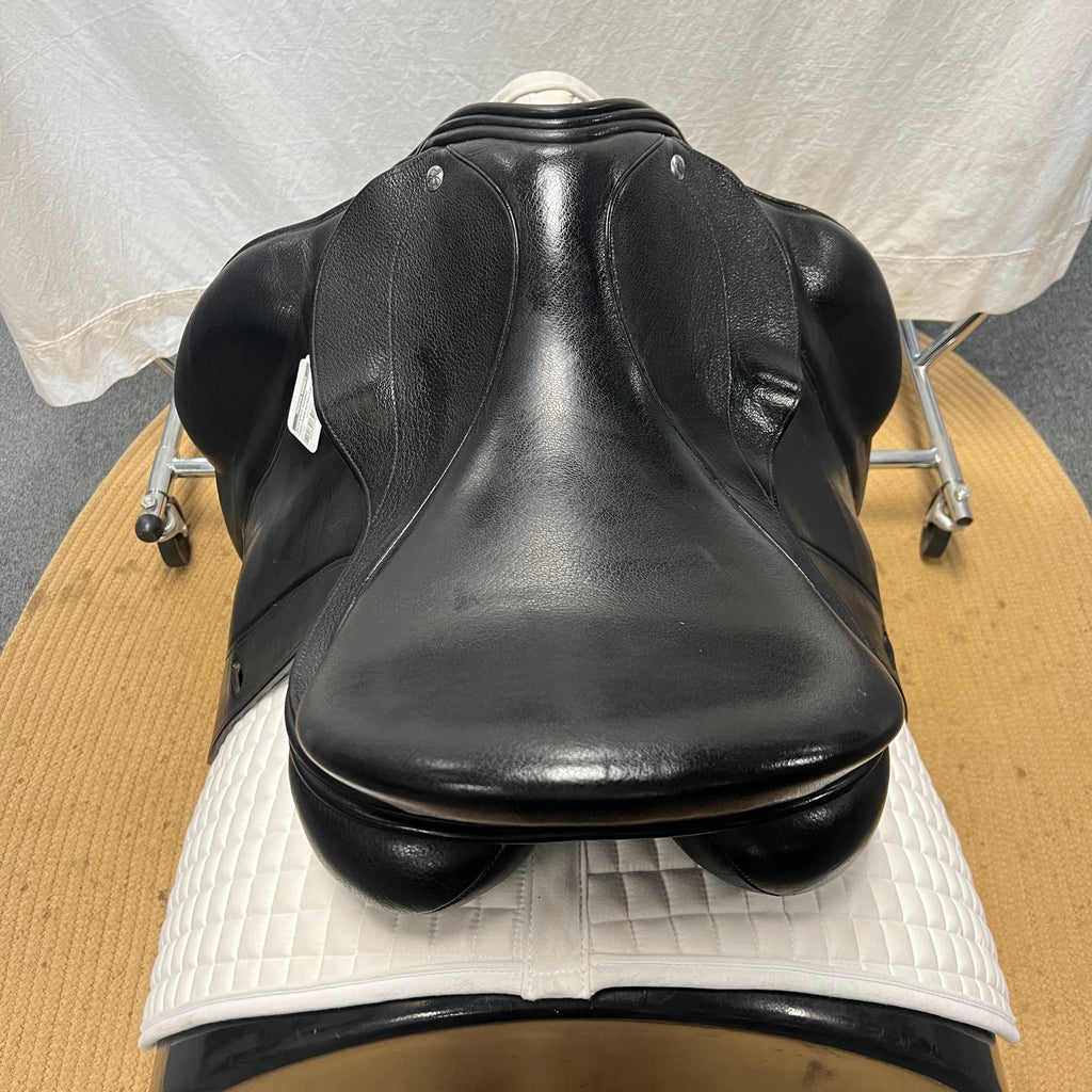 Used Frank Baines Aires De Haute 18" Dressage Saddle