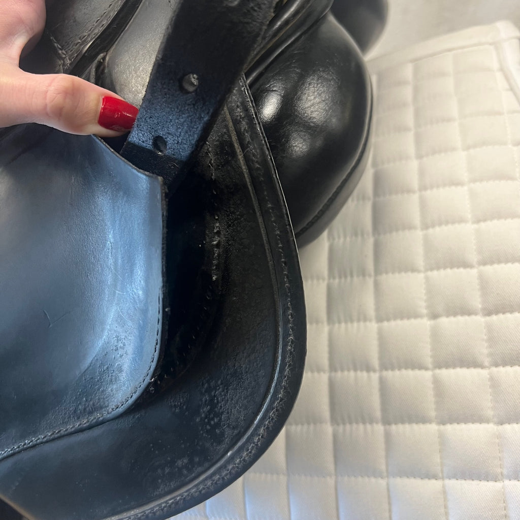 Used Schleese Infinity 17" Dressage Saddle