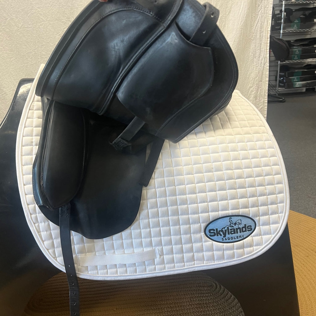 Used Schleese Infinity 17" Dressage Saddle
