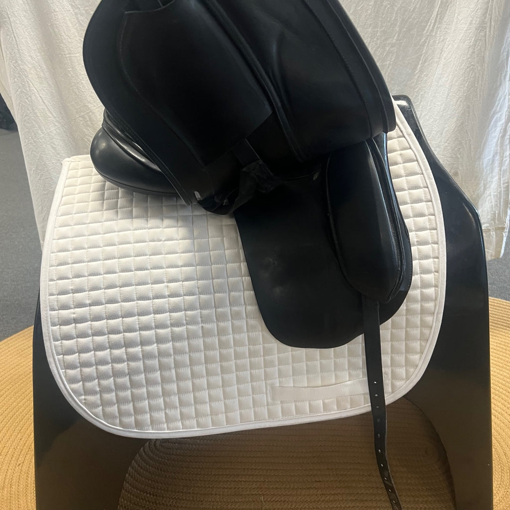 HOLD: Used Schleese Infinity 17" Dressage Saddle