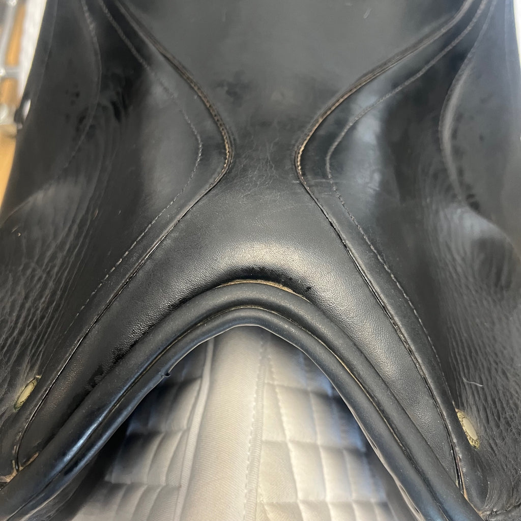 Used Schleese Infinity 17" Dressage Saddle