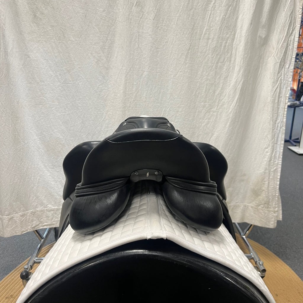 Used Aviar Rook 1.0 - 18" Monoflap Dressage Saddle