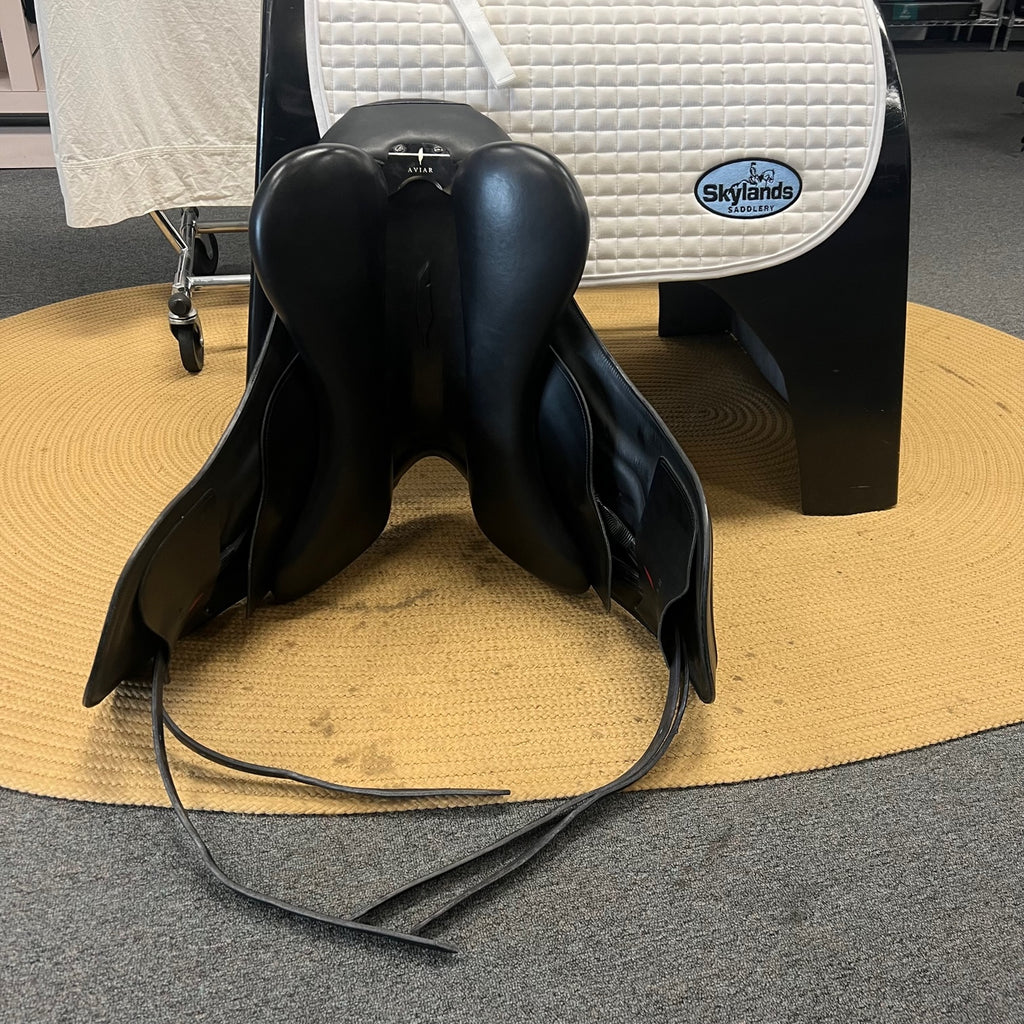 Used Aviar Rook 1.0 - 18" Monoflap Dressage Saddle
