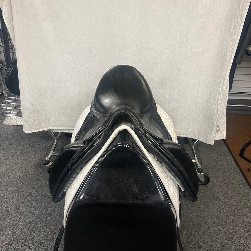 Used L'Apogee 17" DL Dressage Saddle