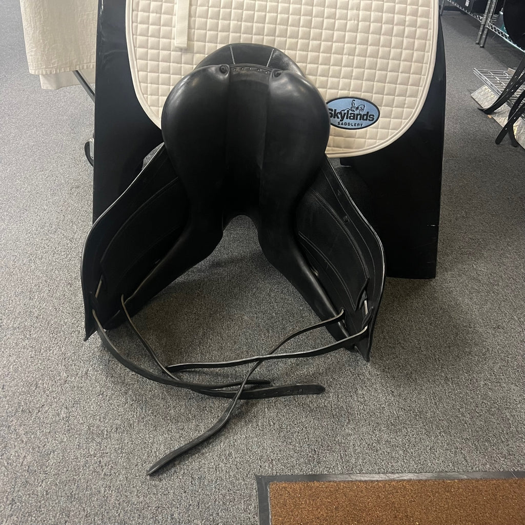 Used L'Apogee 17" DL Dressage Saddle