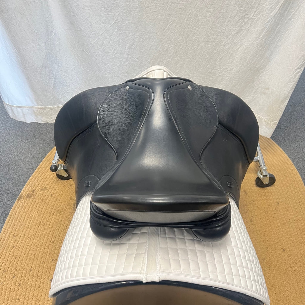 HOLD: Used Schleese Obrigado 18" Dressage Saddle