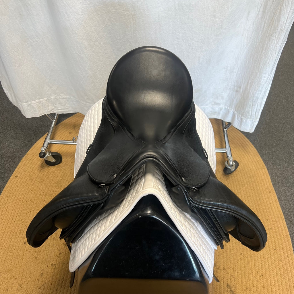 HOLD: Used Schleese Obrigado 18" Dressage Saddle