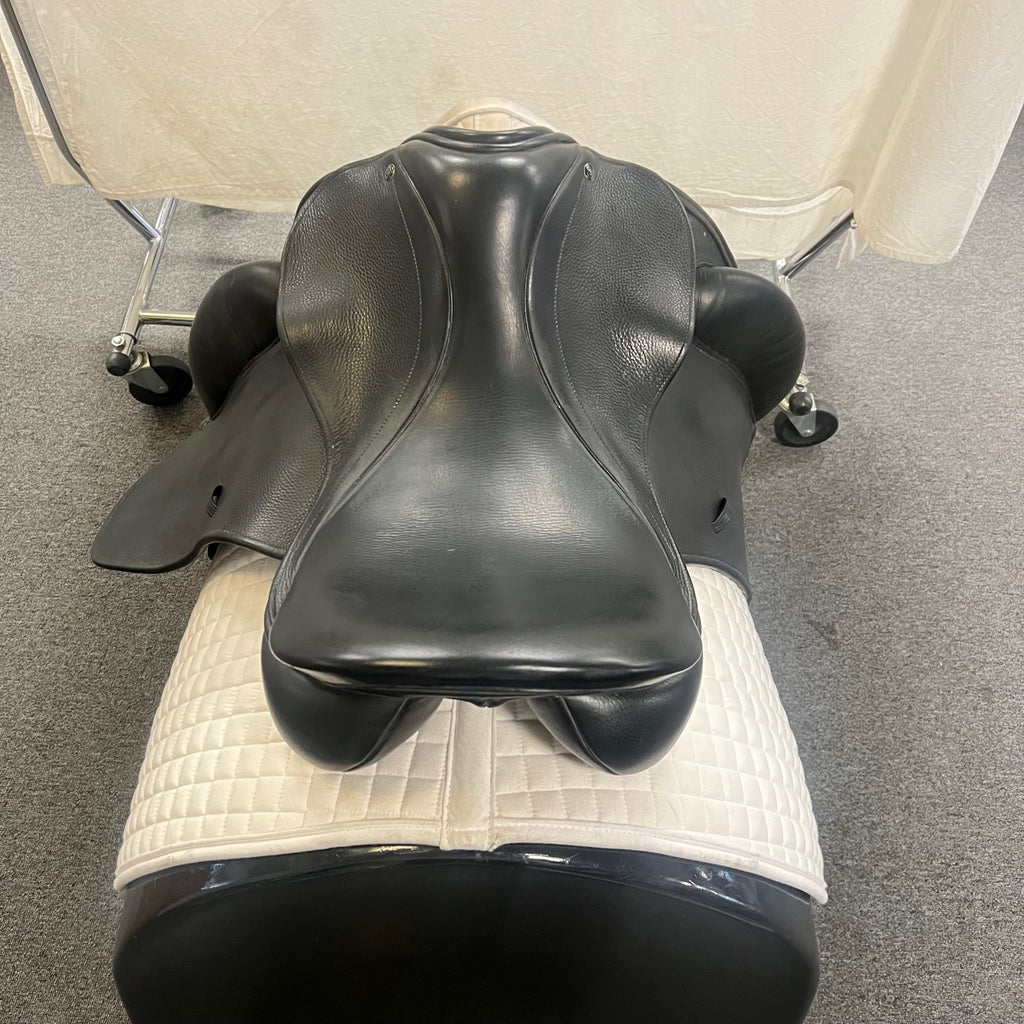 Used County Perfection 17" Dressage Saddle