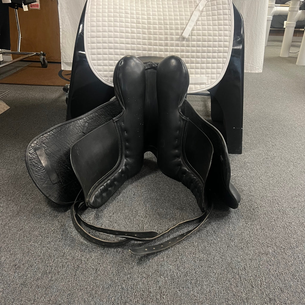 Used County Perfection 17" Dressage Saddle