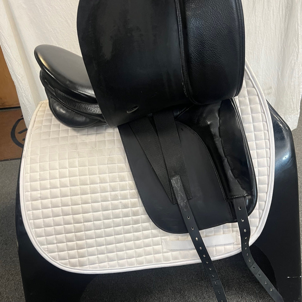 HOLD:  Used Karl Niedersuss Olympik 17" Dressage Saddle
