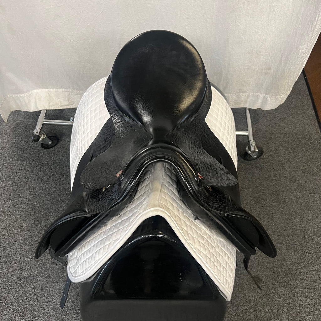 HOLD:  Used Karl Niedersuss Olympik 17" Dressage Saddle