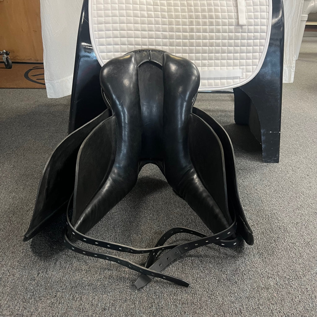 HOLD:  Used Karl Niedersuss Olympik 17" Dressage Saddle