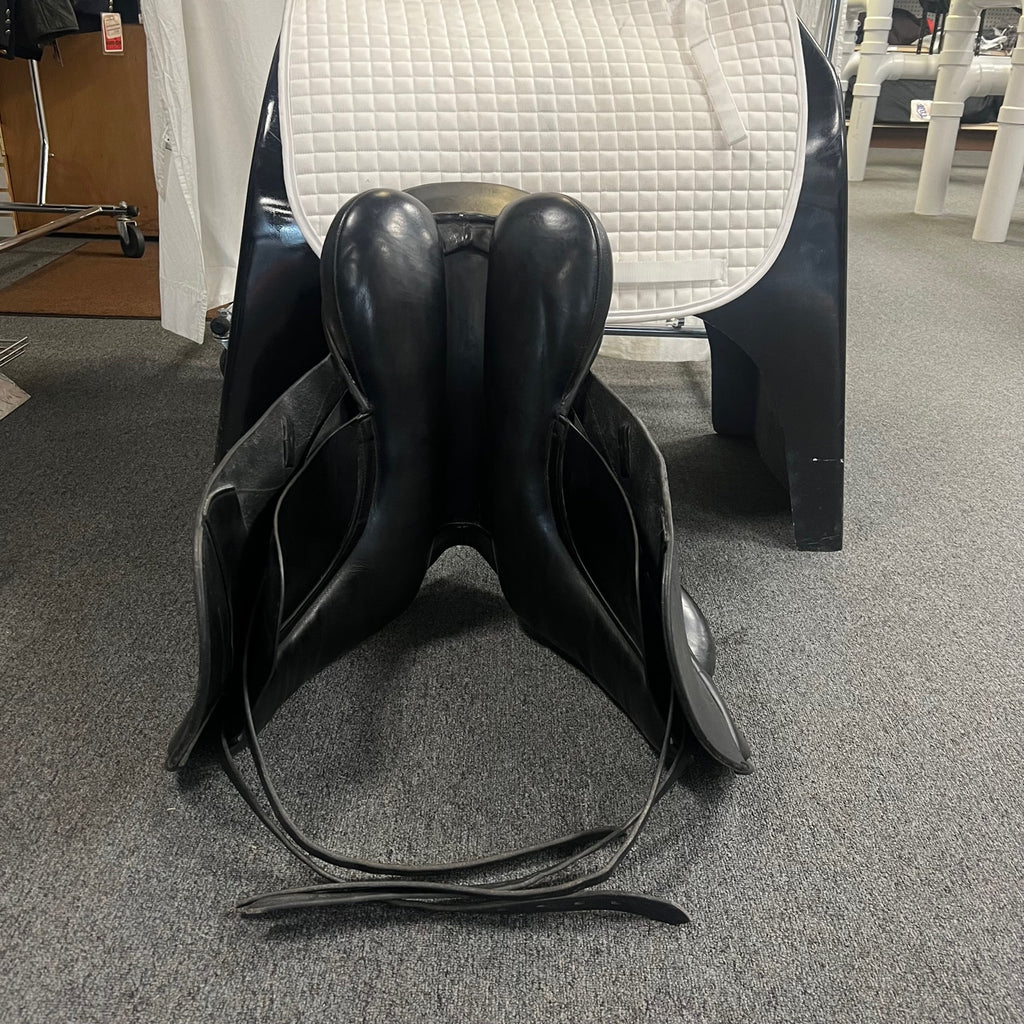 Used Custom Wolfgang Solo 17.5" Dressage Saddle