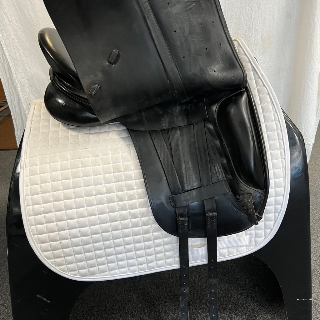 Used Albion Platinum Ultima 17" Dressage Saddle