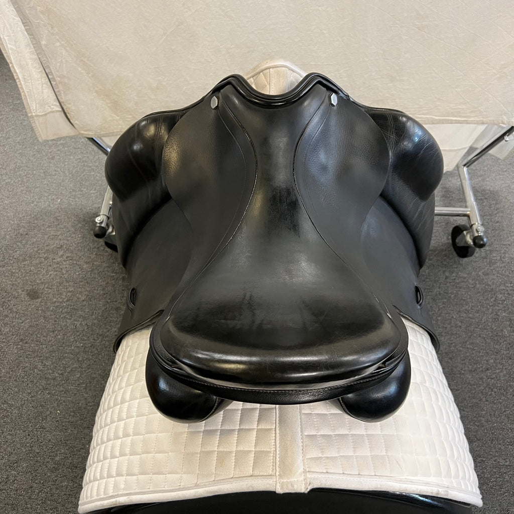 Used Albion Platinum Ultima 17" Dressage Saddle