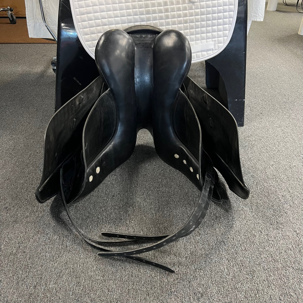 Used Albion Platinum Ultima 17" Dressage Saddle